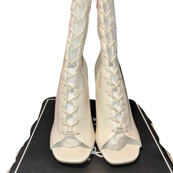 Qupid New! Peak Toe Lace Up Stiletto Heel Boots White Size 9 Preppy Whimsigoth - Picture 3 of 6